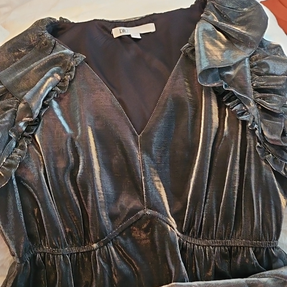 DR2 Shiny Silver Blouse